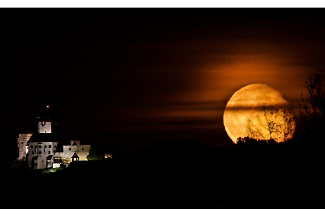 FOTO: Hrady a zámky z neobvyklých uhlov objektívom trenčianskeho fotografa, foto 63
