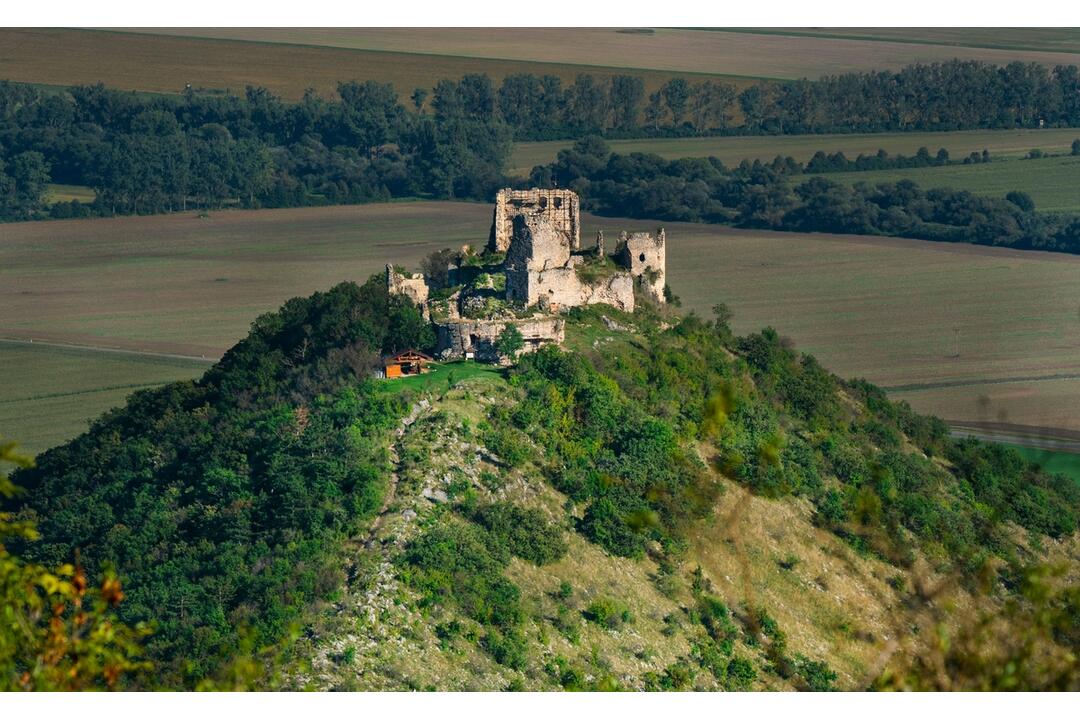FOTO: Hrady a zámky z neobvyklých uhlov objektívom trenčianskeho fotografa, foto 68