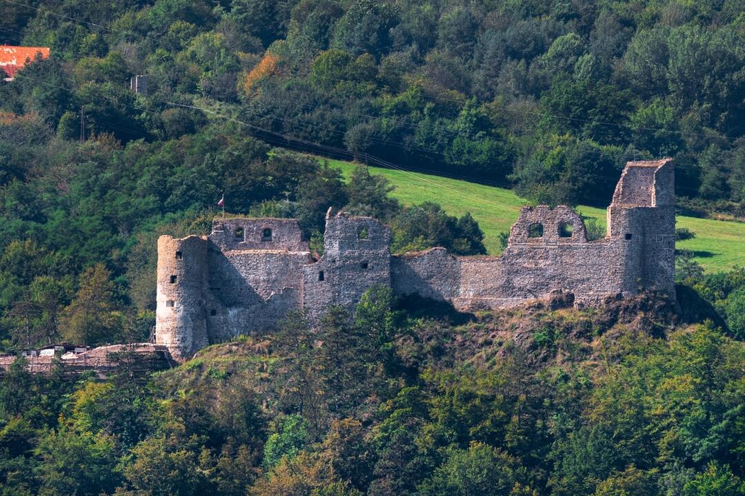 FOTO: Hrady a zámky z neobvyklých uhlov objektívom trenčianskeho fotografa, foto 73