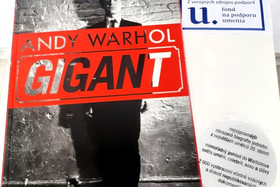 FOTO: Ilavská knižnica kúpila gigantickú knihu o Andym Warholovi, foto 1