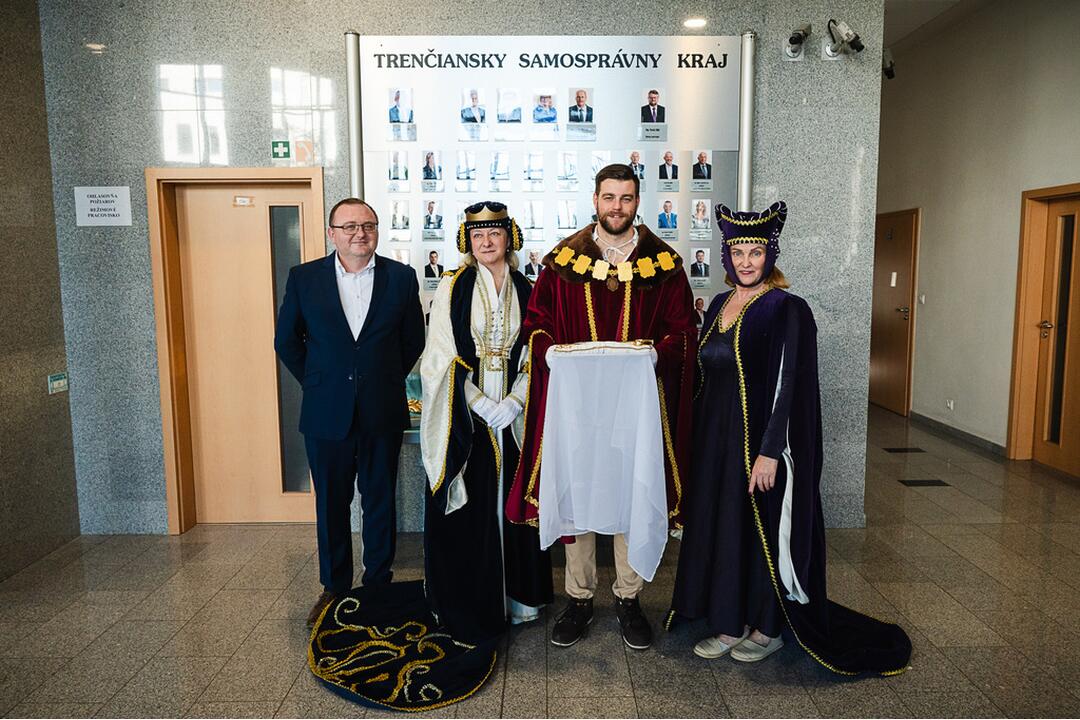 FOTO: Historický odkaz regiónu vo vestibule župného úradu, foto 5