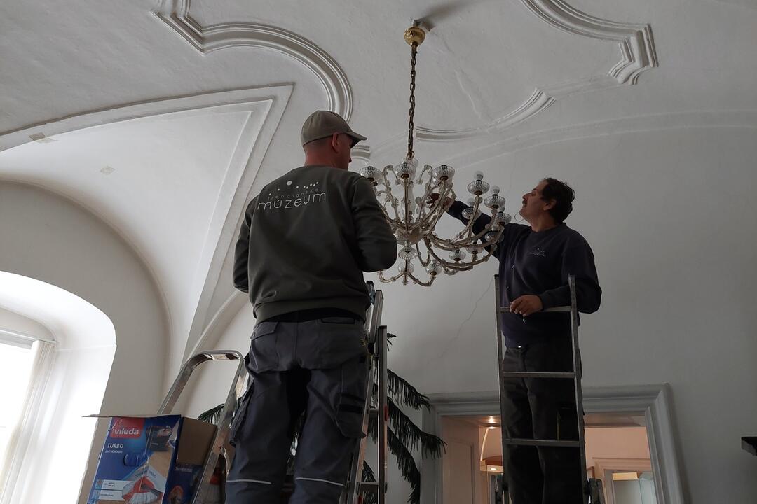 FOTO: Najznámejší slovenský zubor sa sťahuje. V sobotu opustí trenčiansky Župný dom, foto 2