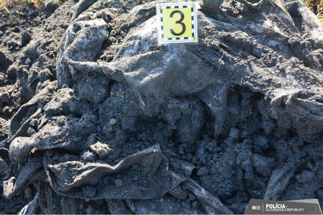 FOTO: Enviropolícia obvinila muža z vytvorenia nelegálnej skládky, foto 3