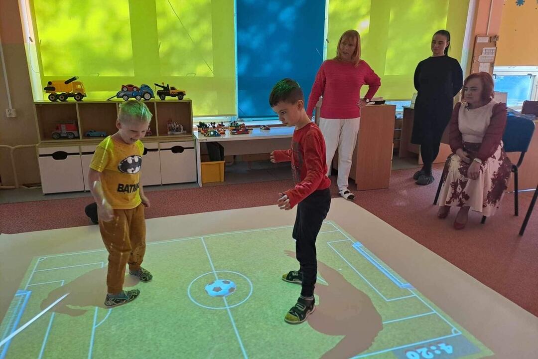 FOTO: Deti v prievidzských škôlkach sa tešia z novej pomôcky, foto 1