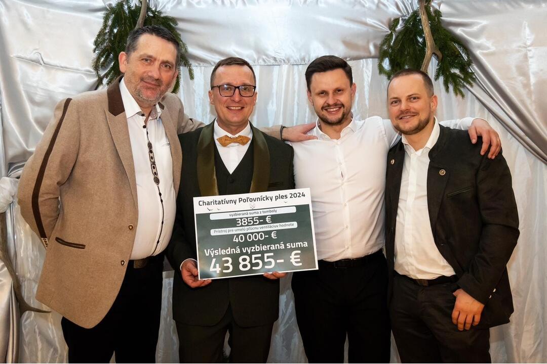 FOTO: Zbierali peniaze pre nemocnicu, no ani vo sne im nenapadlo, koľko daruje šľachetný darca , foto 2