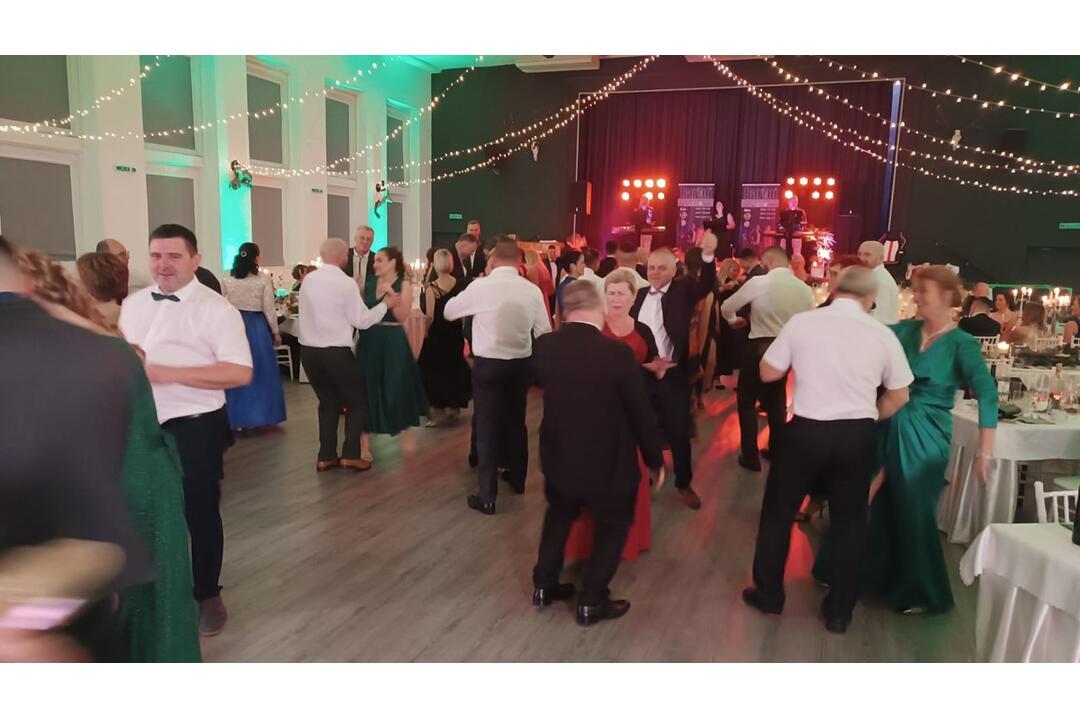 FOTO: Zbierali peniaze pre nemocnicu, no ani vo sne im nenapadlo, koľko daruje šľachetný darca , foto 7