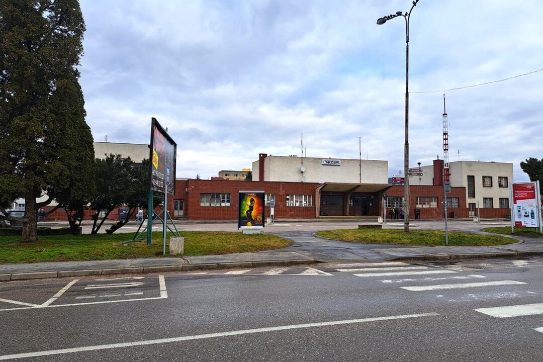 FOTO: Smutný pohľad na autobusovú stanicu v Trenčíne bude čoskoro minulosťou. Župa ohlásila veľký krok, foto 9