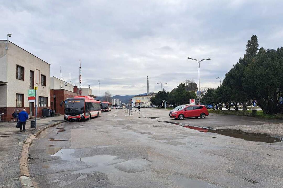 FOTO: Smutný pohľad na autobusovú stanicu v Trenčíne bude čoskoro minulosťou. Župa ohlásila veľký krok, foto 11