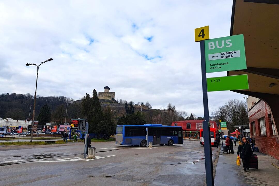 FOTO: Smutný pohľad na autobusovú stanicu v Trenčíne bude čoskoro minulosťou. Župa ohlásila veľký krok, foto 12