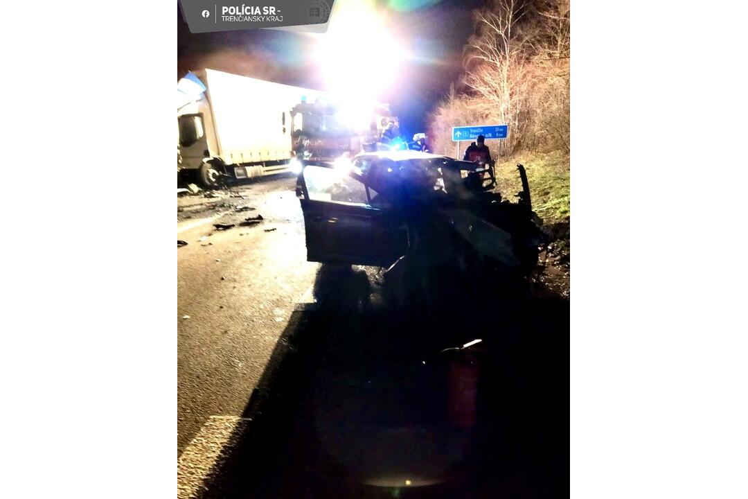 FOTO: Smrť na ceste I/9: Jazda neosvetleného vozidla vo večerných hodinách skončila tragicky, foto 1