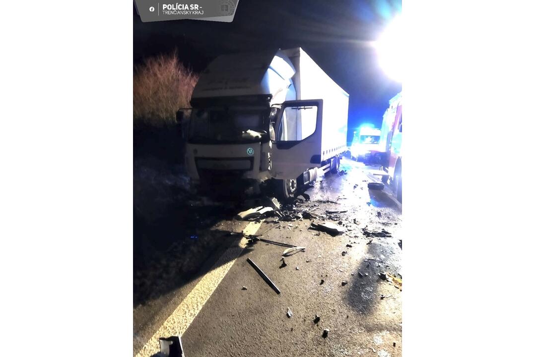 FOTO: Smrť na ceste I/9: Jazda neosvetleného vozidla vo večerných hodinách skončila tragicky, foto 2