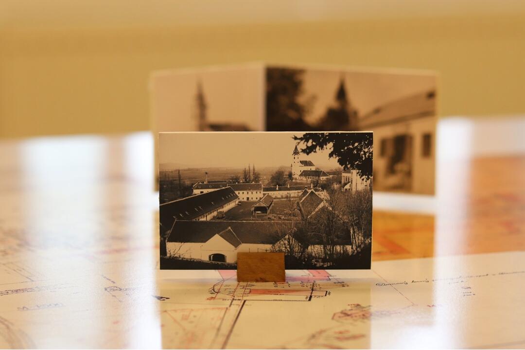FOTO: Toto musíte vidieť! V Dubnici vystavujú fotografie starých budov aj vzácne dokumenty, foto 2