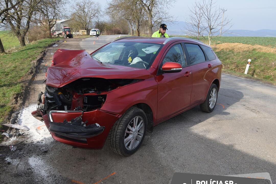 FOTO: Kuriózna nehoda: Šesťdesiatnika zastavilo odstavené fekálne vozidlo. Skončil v nemocnici, foto 1