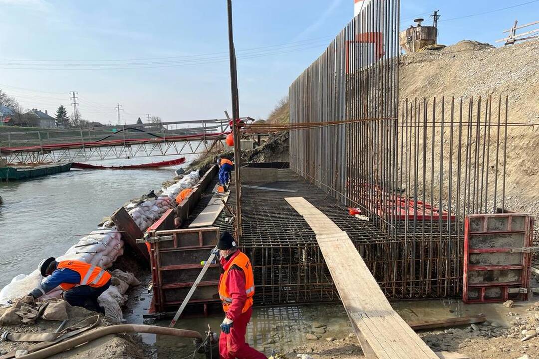 FOTO: Práce na moste v Ilave pokračujú, foto 1