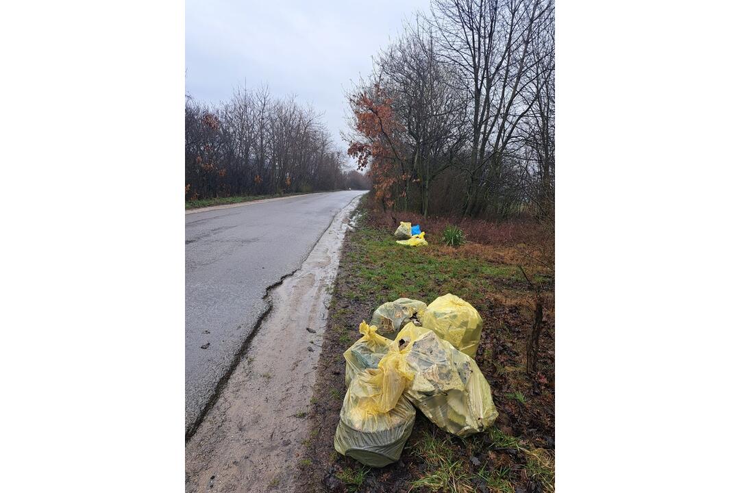 FOTO: Ruky, nohy im dolámať. Hnus, čo nechali nespratníci na ceste k priehrade!, foto 5