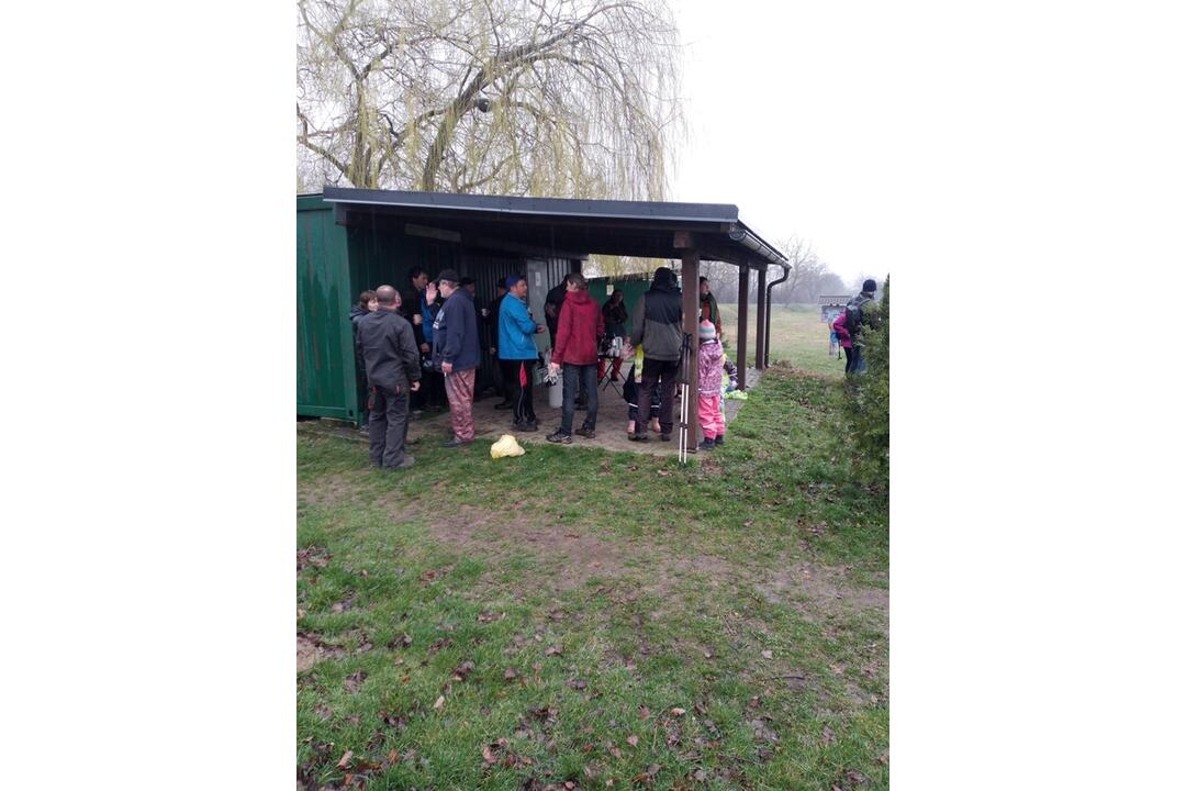 FOTO: Ruky, nohy im dolámať. Hnus, čo nechali nespratníci na ceste k priehrade!, foto 9