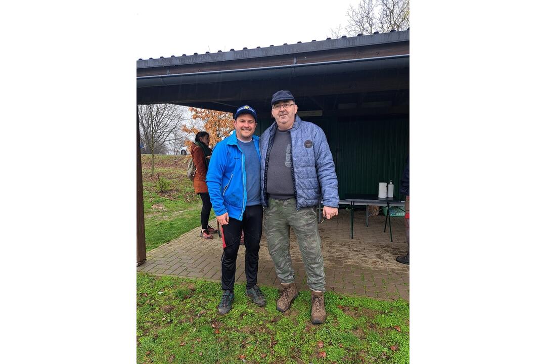 FOTO: Ruky, nohy im dolámať. Hnus, čo nechali nespratníci na ceste k priehrade!, foto 11