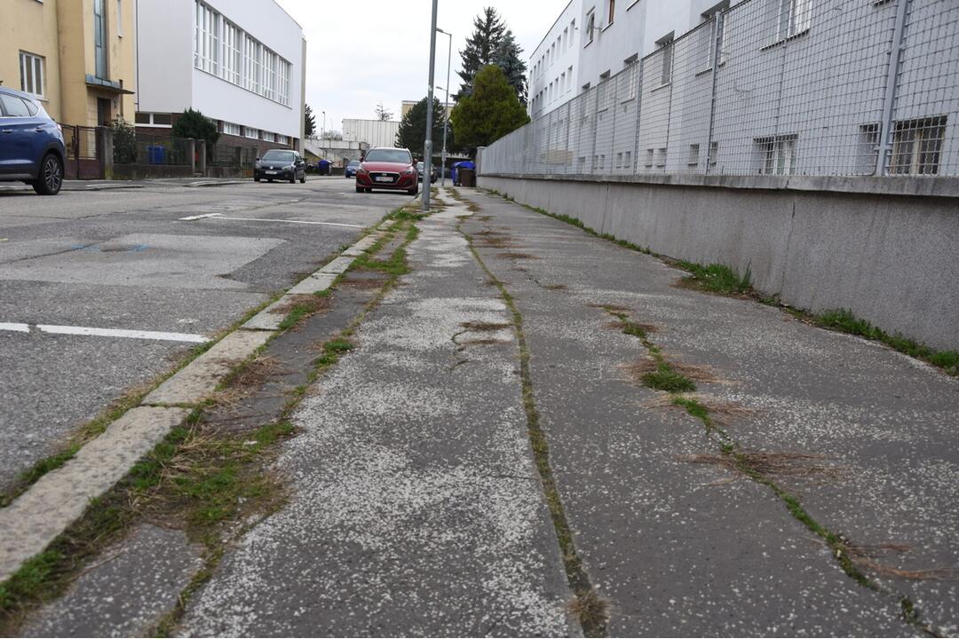 FOTO: Plynári, Vodári a mesto v akcii. Ulicu generála Goliana v Trenčíne čakajú veľké rekonštrukcie, foto 1