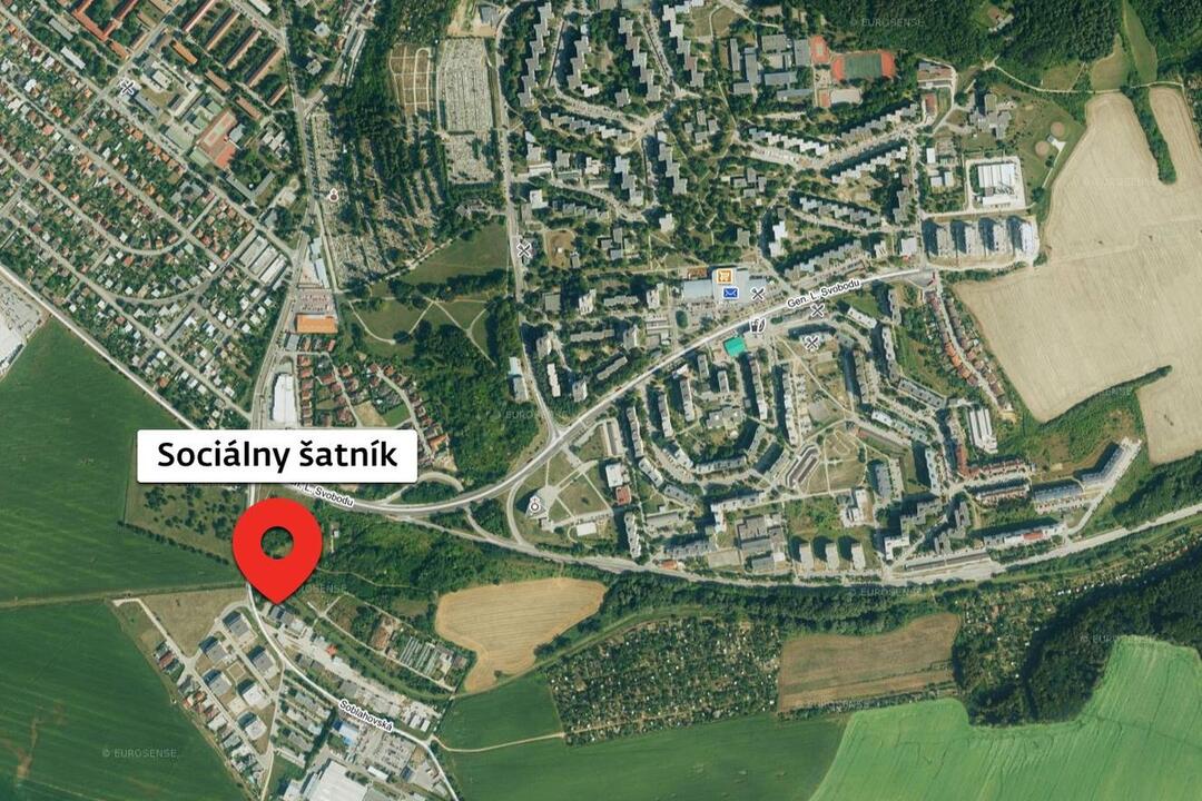 FOTO: Trenčania môžu darovať oblečenie. Sociálny šatník opäť prijíma sezónne oblečenie, foto 2