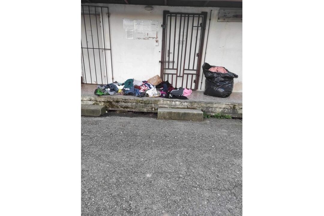 FOTO: Trenčania môžu darovať oblečenie. Sociálny šatník opäť prijíma sezónne oblečenie, foto 4