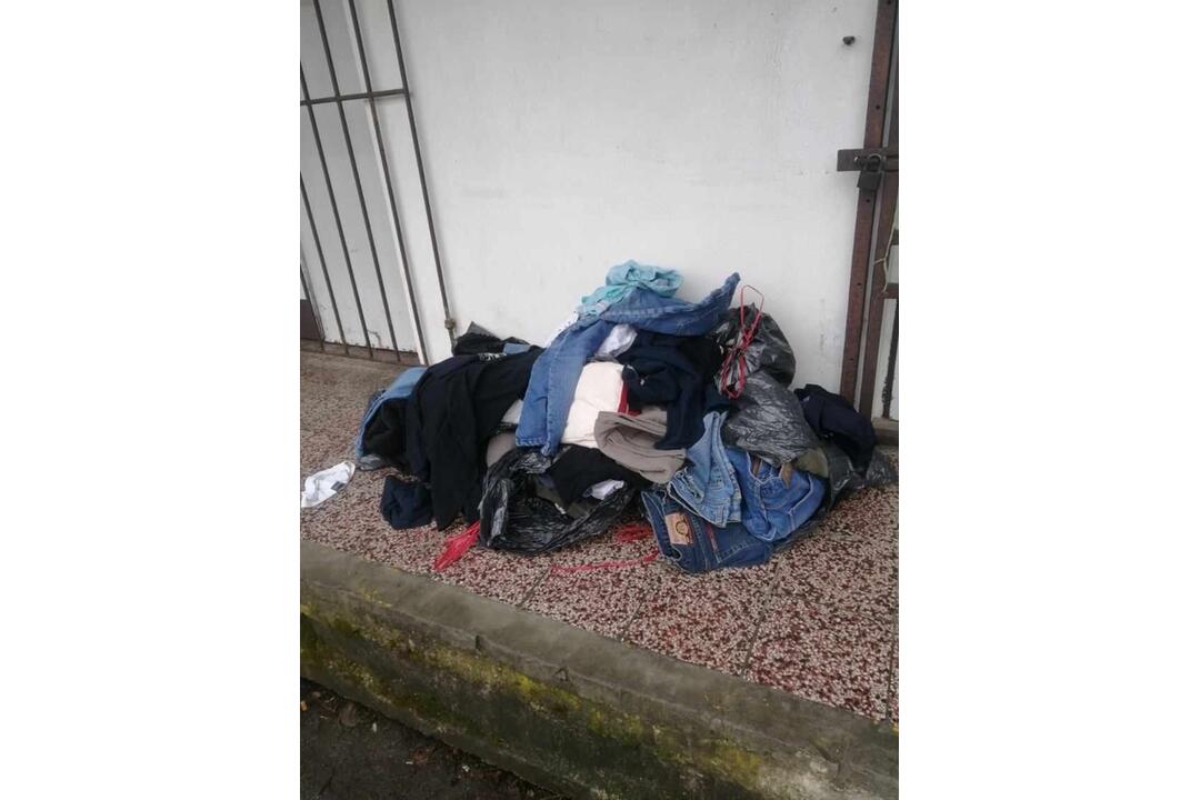 FOTO: Trenčania môžu darovať oblečenie. Sociálny šatník opäť prijíma sezónne oblečenie, foto 5