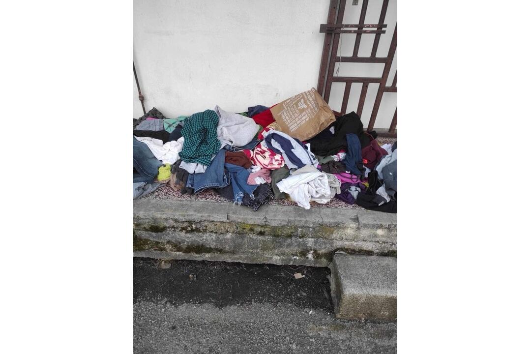 FOTO: Trenčania môžu darovať oblečenie. Sociálny šatník opäť prijíma sezónne oblečenie, foto 6