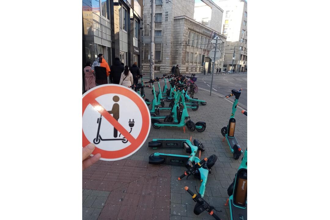 FOTO: Zazvoní tomuto dopravnému prostriedku v slovenských mestách umieráčik? Petíciu za jeho zákaz podpísali stovky ľudí, foto 1