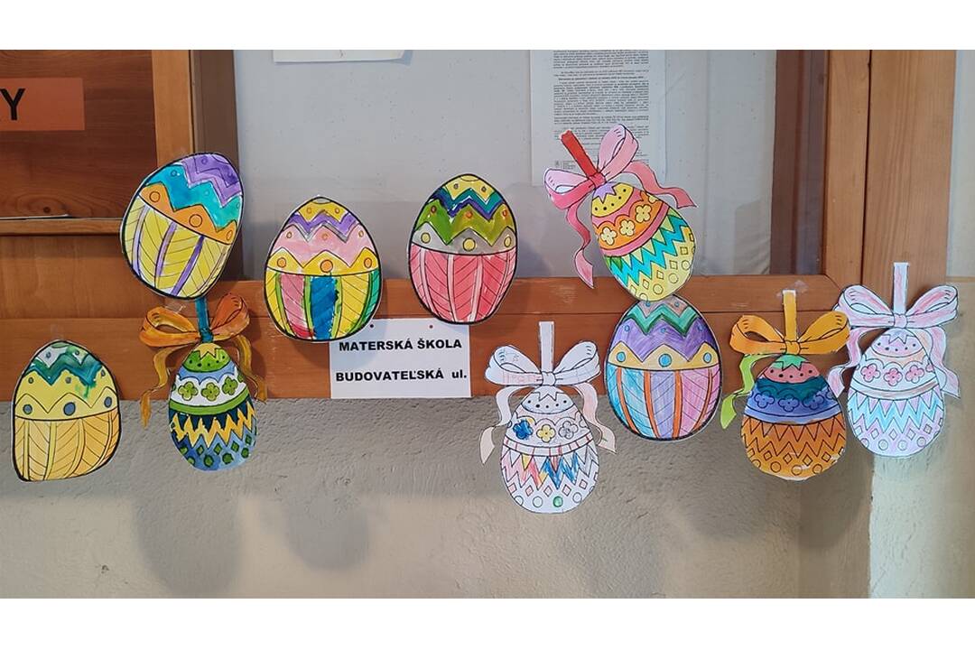 FOTO: Šikovné deti takto krásne vyzdobili Brezovú. Pozrite sa, ako mesto vďaka nim opeknelo, foto 1