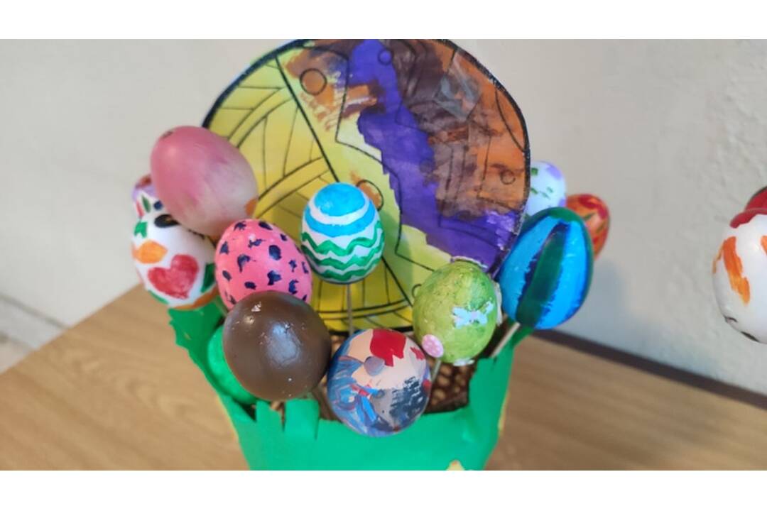 FOTO: Šikovné deti takto krásne vyzdobili Brezovú. Pozrite sa, ako mesto vďaka nim opeknelo, foto 2