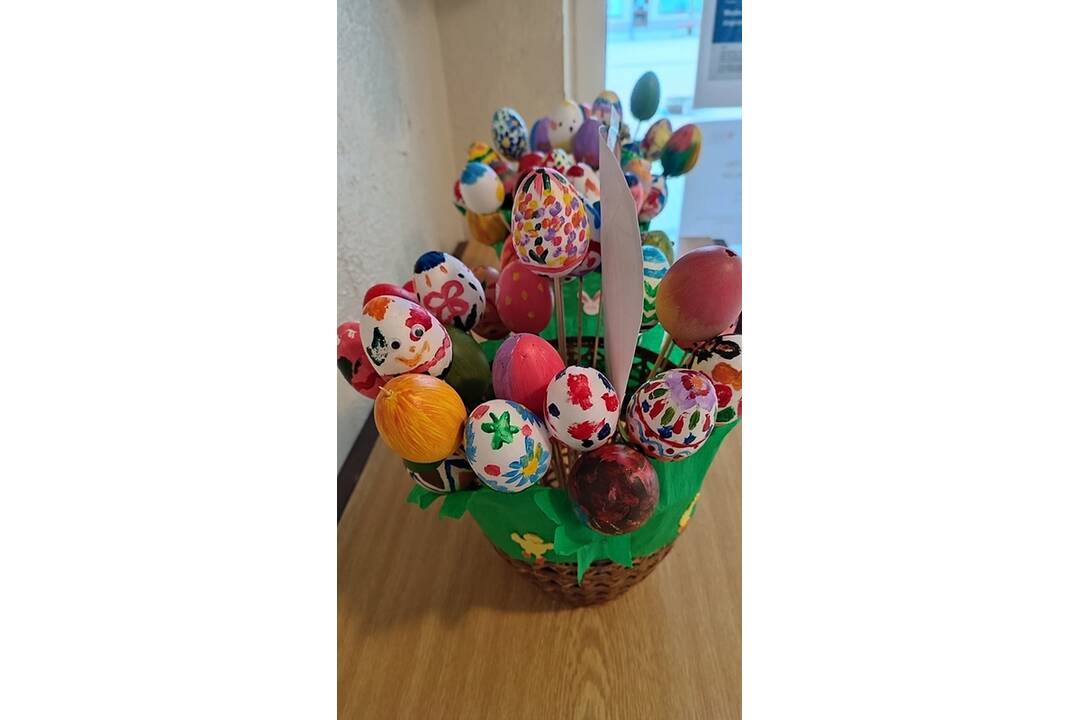 FOTO: Šikovné deti takto krásne vyzdobili Brezovú. Pozrite sa, ako mesto vďaka nim opeknelo, foto 8