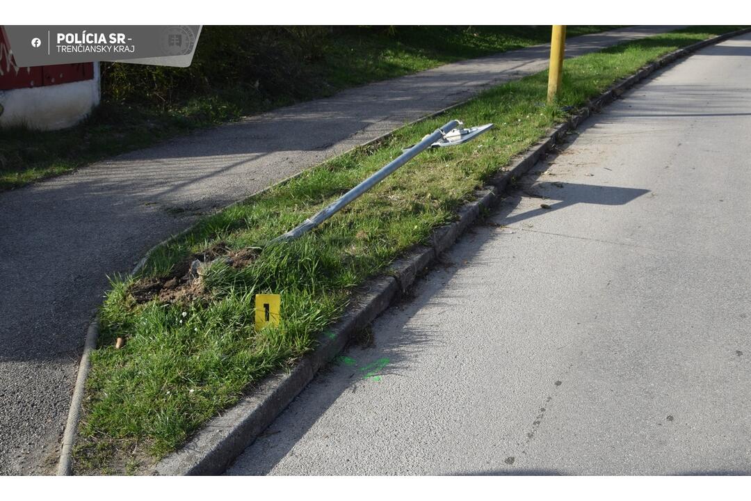 FOTO: Zbesilá jazda ženy v Novej Dubnici. Zrámovala všetko, čo jej prišlo do cesty, foto 4