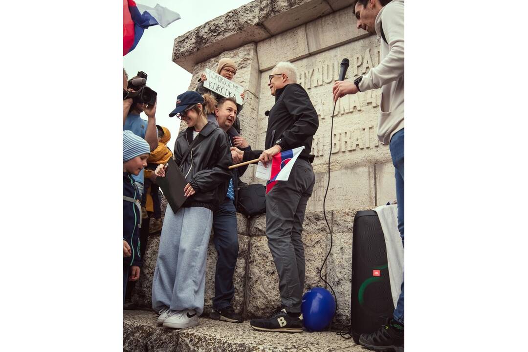 FOTO: Prezidentská kampaň pokračuje aj cez Veľkú noc, foto 2