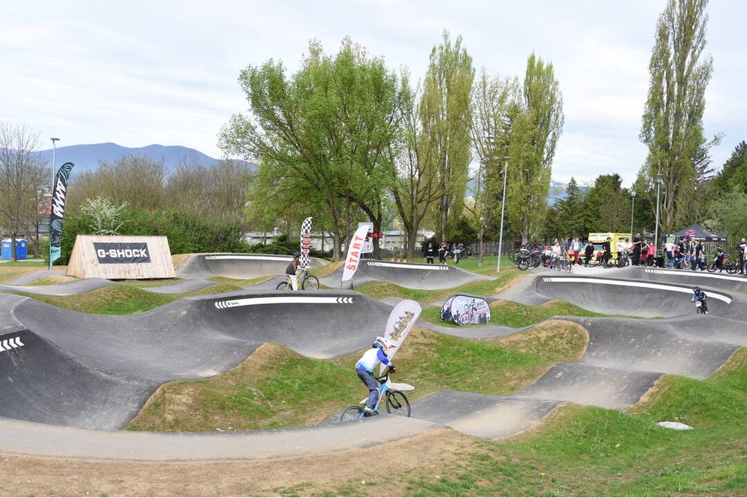 FOTO: Milovníci adrenalínu, hor sa do Trenčína. Nová atrakcia pod sídliskom Juh je už otvorená, foto 1