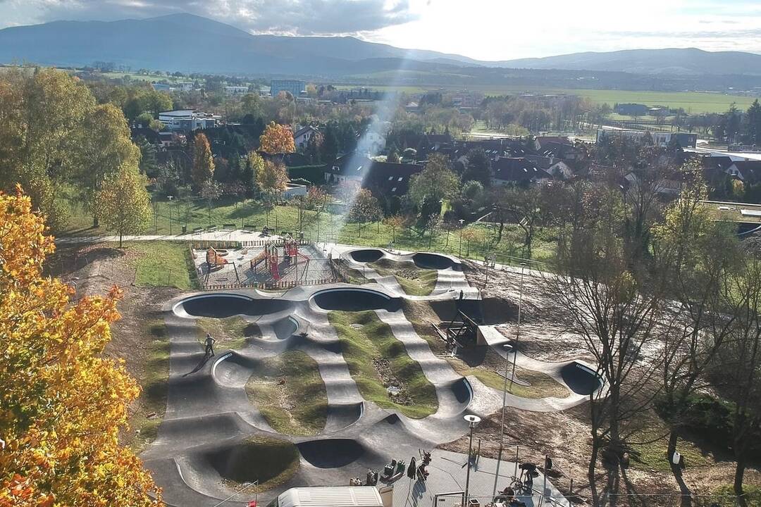 FOTO: Milovníci adrenalínu, hor sa do Trenčína. Nová atrakcia pod sídliskom Juh je už otvorená, foto 2