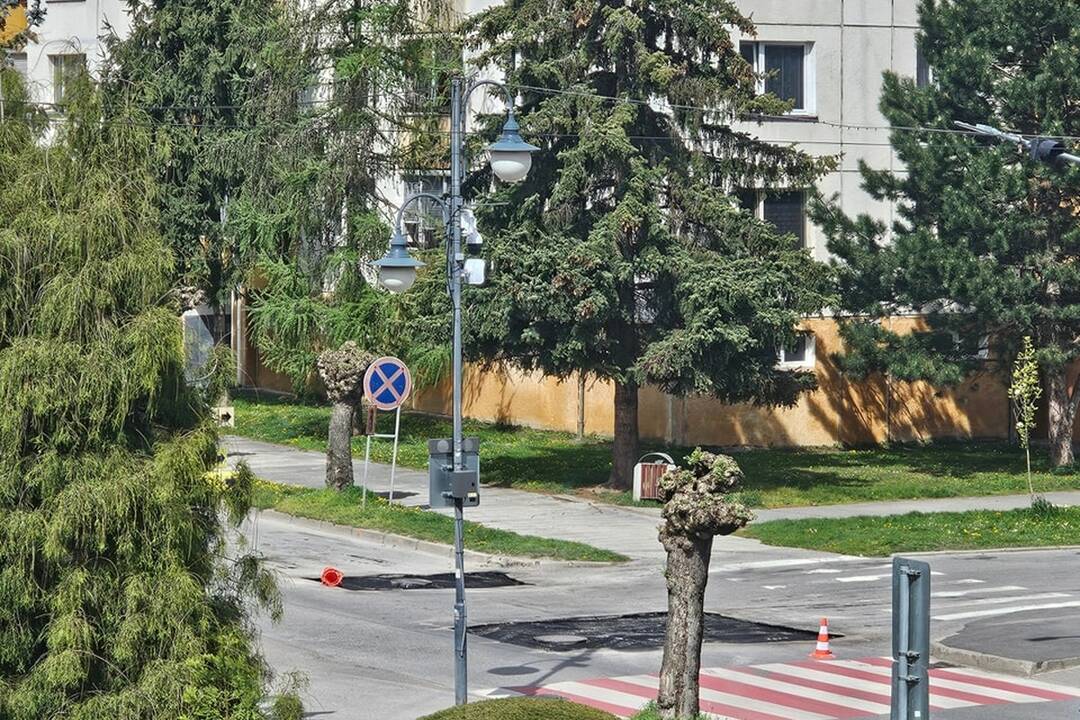 FOTO: Práce na lokálnych cestách v Púchove, foto 1