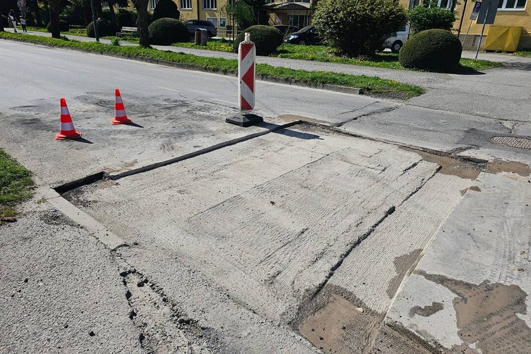 FOTO: Práce na lokálnych cestách v Púchove, foto 2