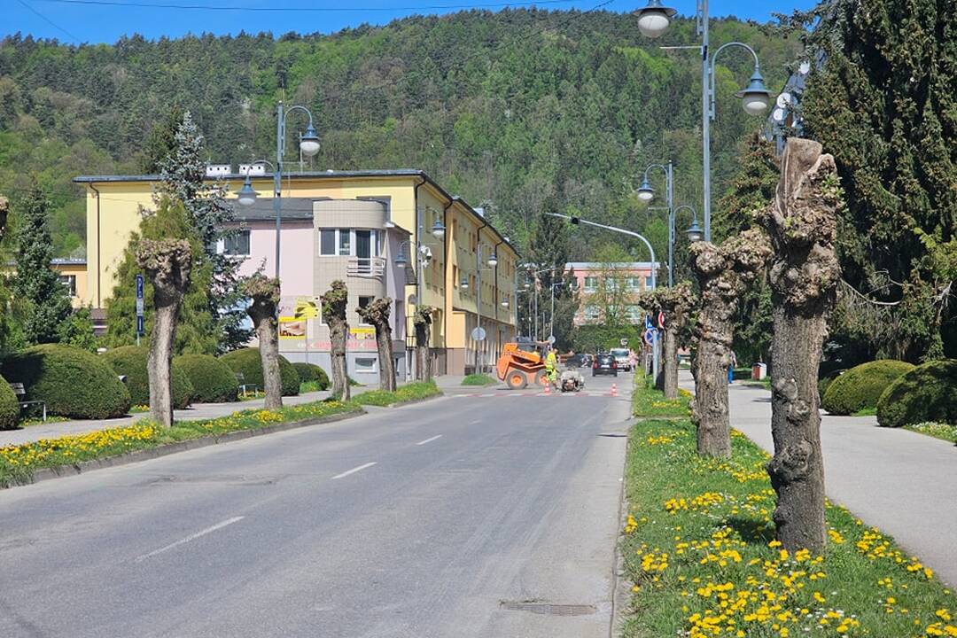 FOTO: Práce na lokálnych cestách v Púchove, foto 3