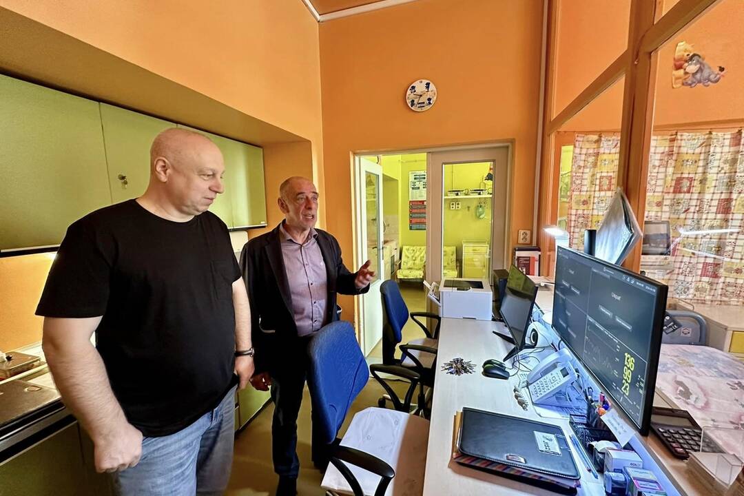 FOTO: Dar z neba. Namiesto silvestrovských osláv prístroje pre malých pacientov do nemocnice, foto 2