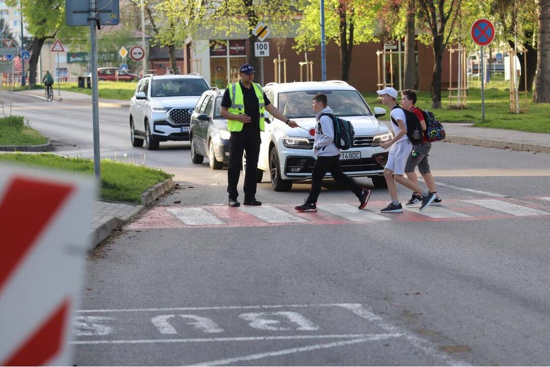 FOTO: Hliadky na priechodoch späť v akcii. Mestská polícia obnovuje hliadky v ranných hodinách, foto 5