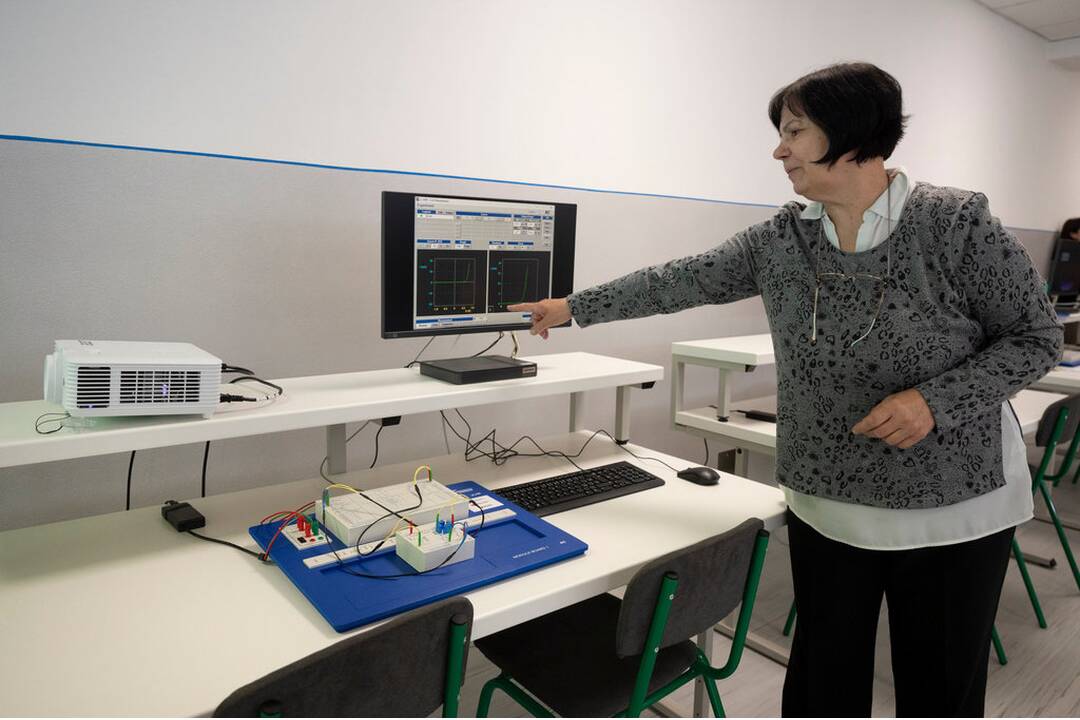 FOTO: Vynovené učebne Strednej priemyselnej školy v Starej Turej, foto 3