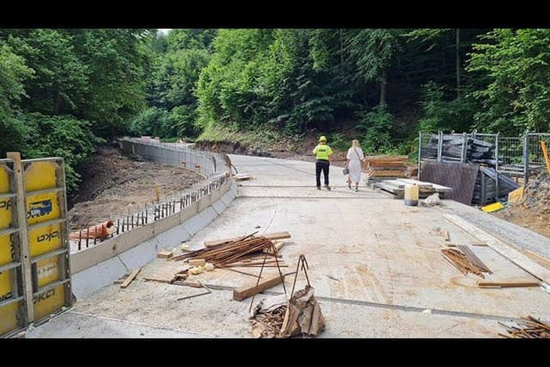 FOTO: Rekonštrukcia cesty z Veľkých Uheriec do Skýcova, foto 1