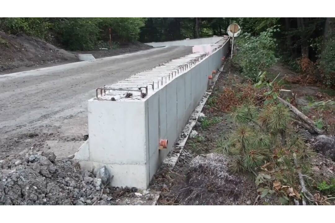 FOTO: Rekonštrukcia cesty z Veľkých Uheriec do Skýcova, foto 2