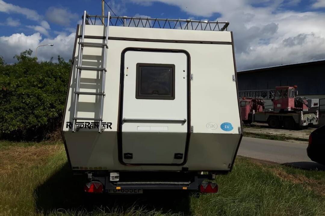 FOTO: Z obce Malinová bolo odcudzené auto Nissan Navara, foto 2