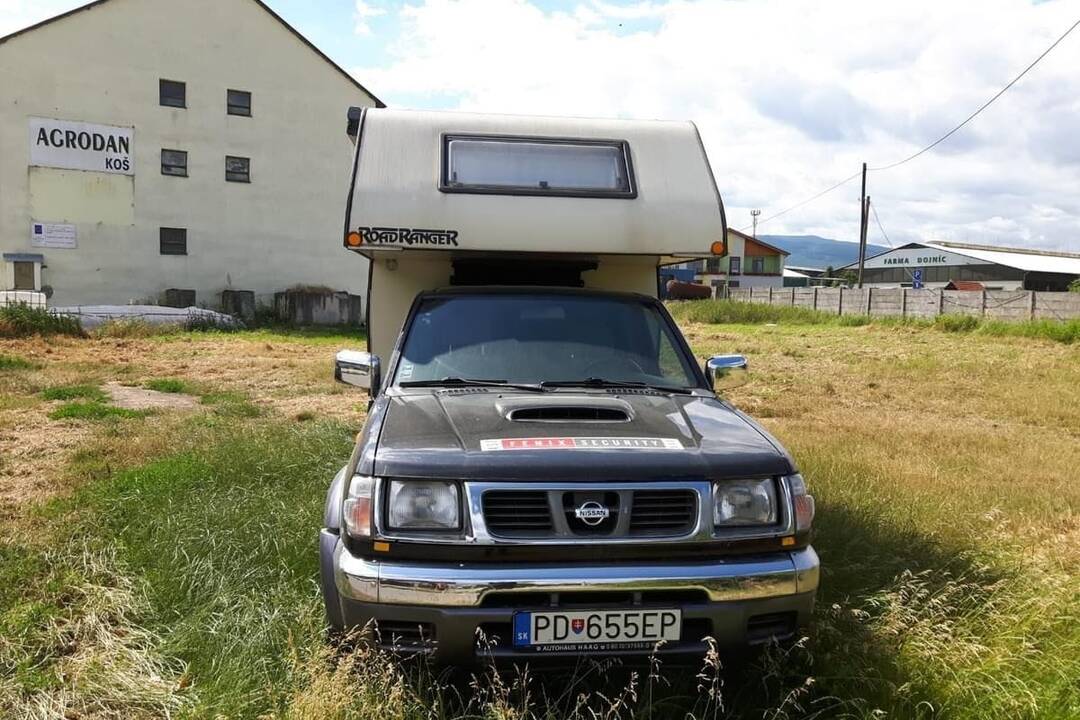FOTO: Z obce Malinová bolo odcudzené auto Nissan Navara, foto 1