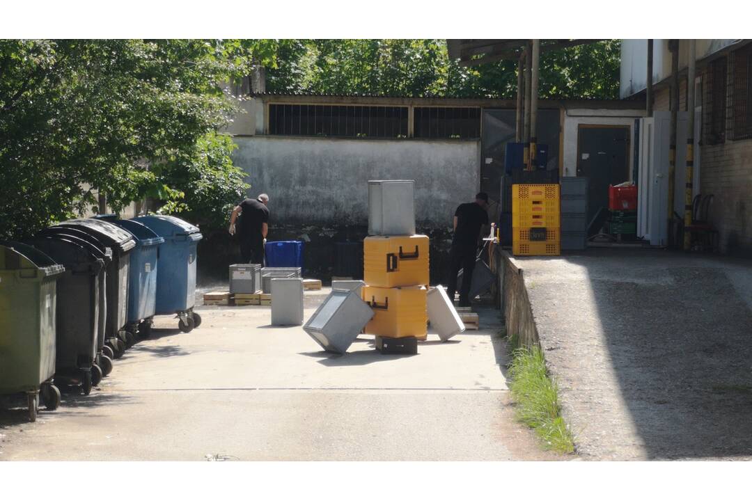 FOTO: Po obede z Bánoviec sa 500 ľudí nakazilo vírusom. Hygienici stravovacie zariadenie zatvorili, foto 2