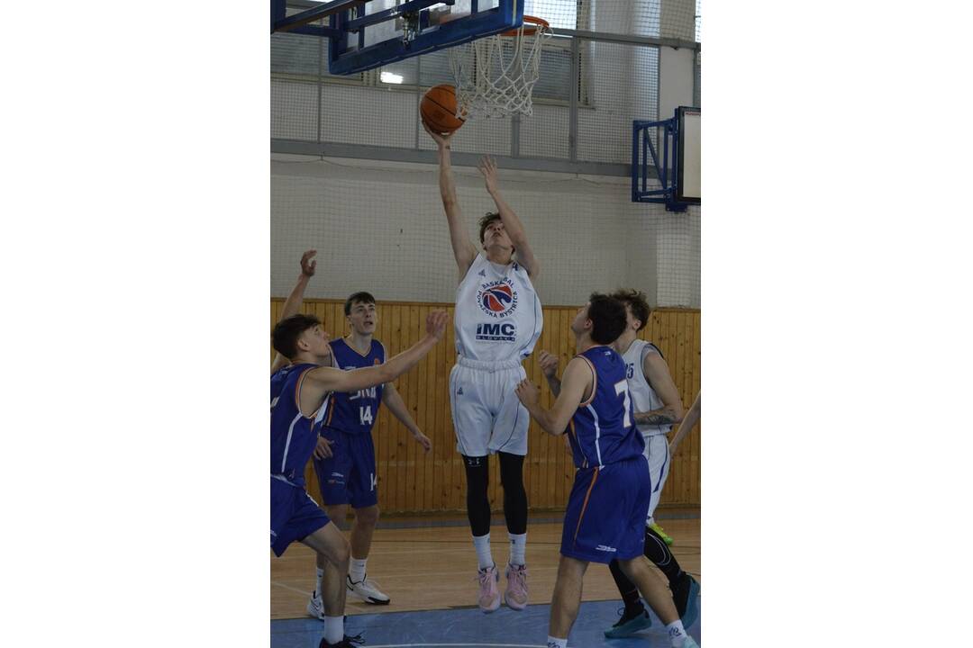 FOTO: V Považskej Bystrici zomrel 18-ročný basketbalista Andrej, foto 2