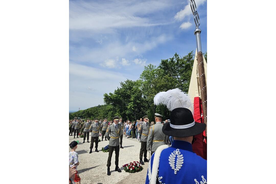 FOTO: Budúci vojaci pri Mohyle Milana Rastislava Štefánika predniesli slávnostnú prísahu, foto 2