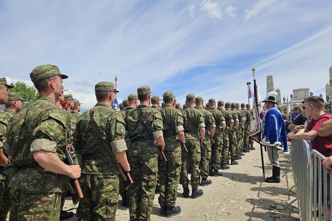 FOTO: Budúci vojaci pri Mohyle Milana Rastislava Štefánika predniesli slávnostnú prísahu, foto 4