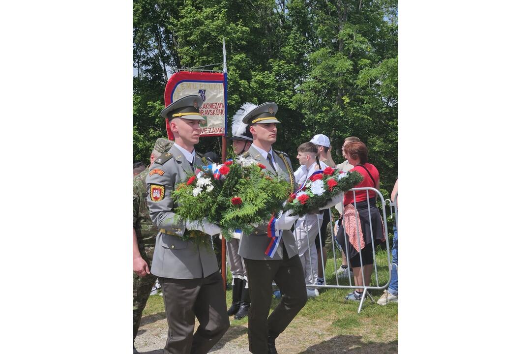 FOTO: Budúci vojaci pri Mohyle Milana Rastislava Štefánika predniesli slávnostnú prísahu, foto 6