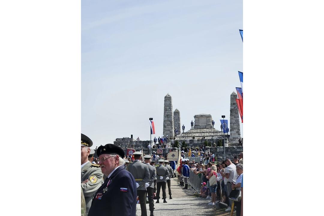 FOTO: Budúci vojaci pri Mohyle Milana Rastislava Štefánika predniesli slávnostnú prísahu, foto 9
